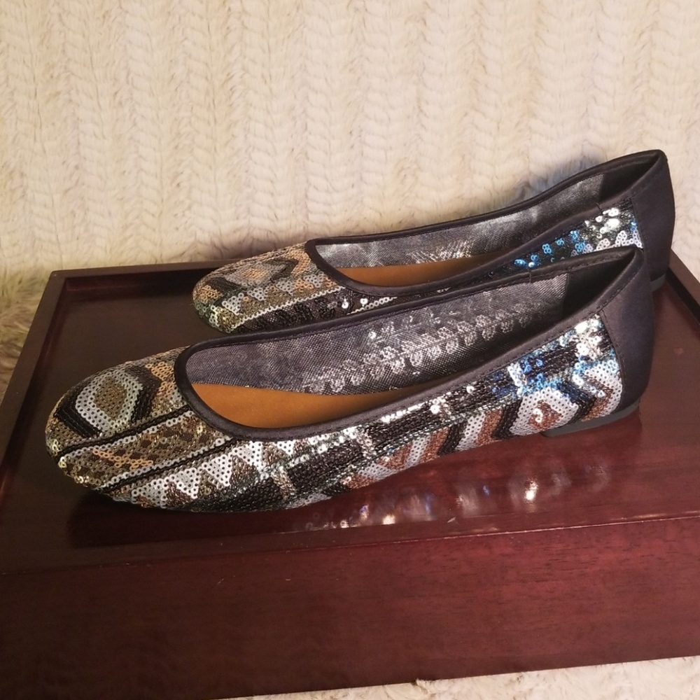 New! LuckyBrand  Black/Multicolor sequin flat.